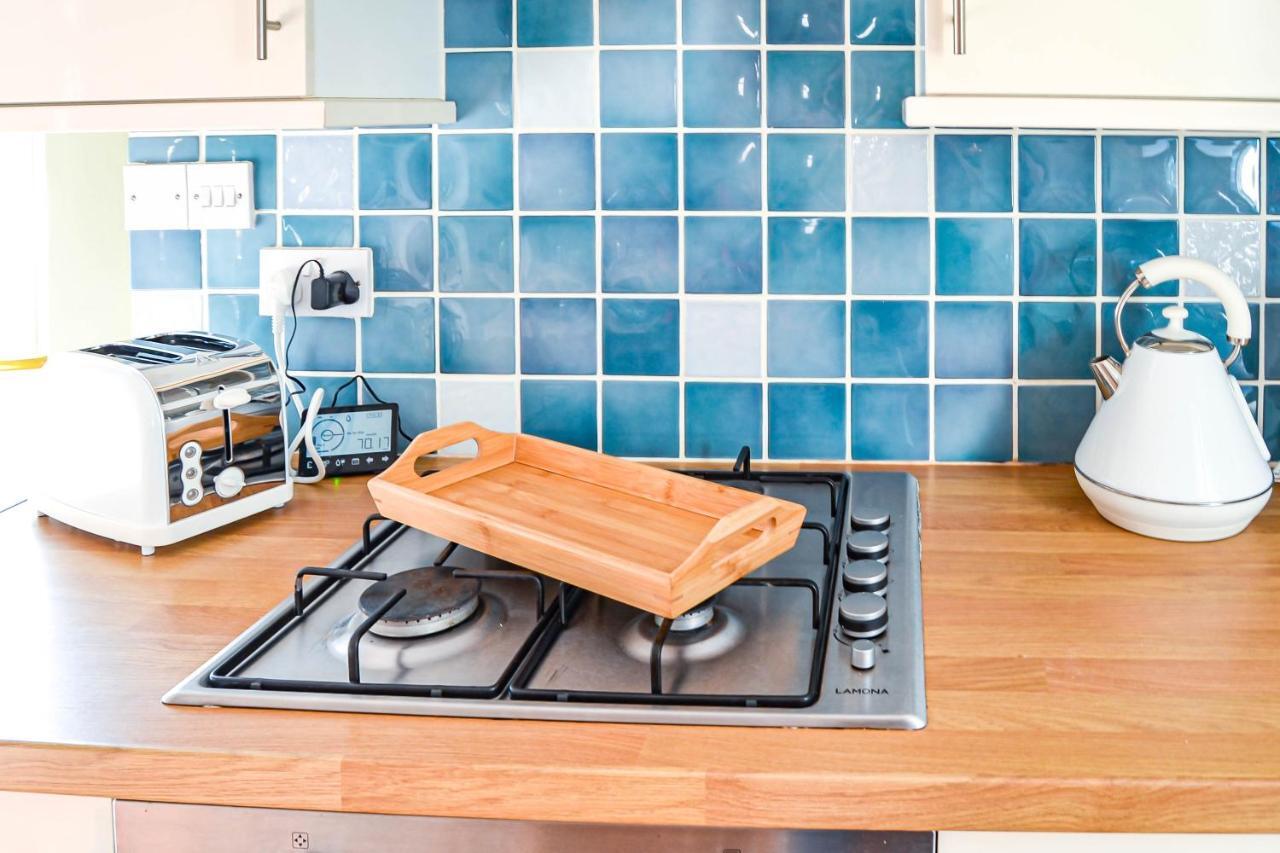 The Ella Fitzgerald - Modern 2 Bedroom Apartment, Super Close To City Centre Cardiff Exterior foto